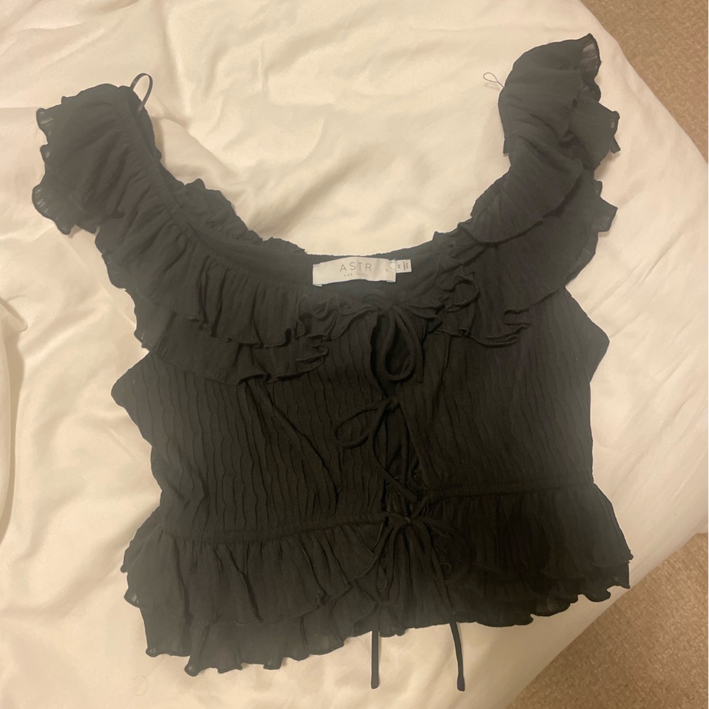 Astr the label black cropped top